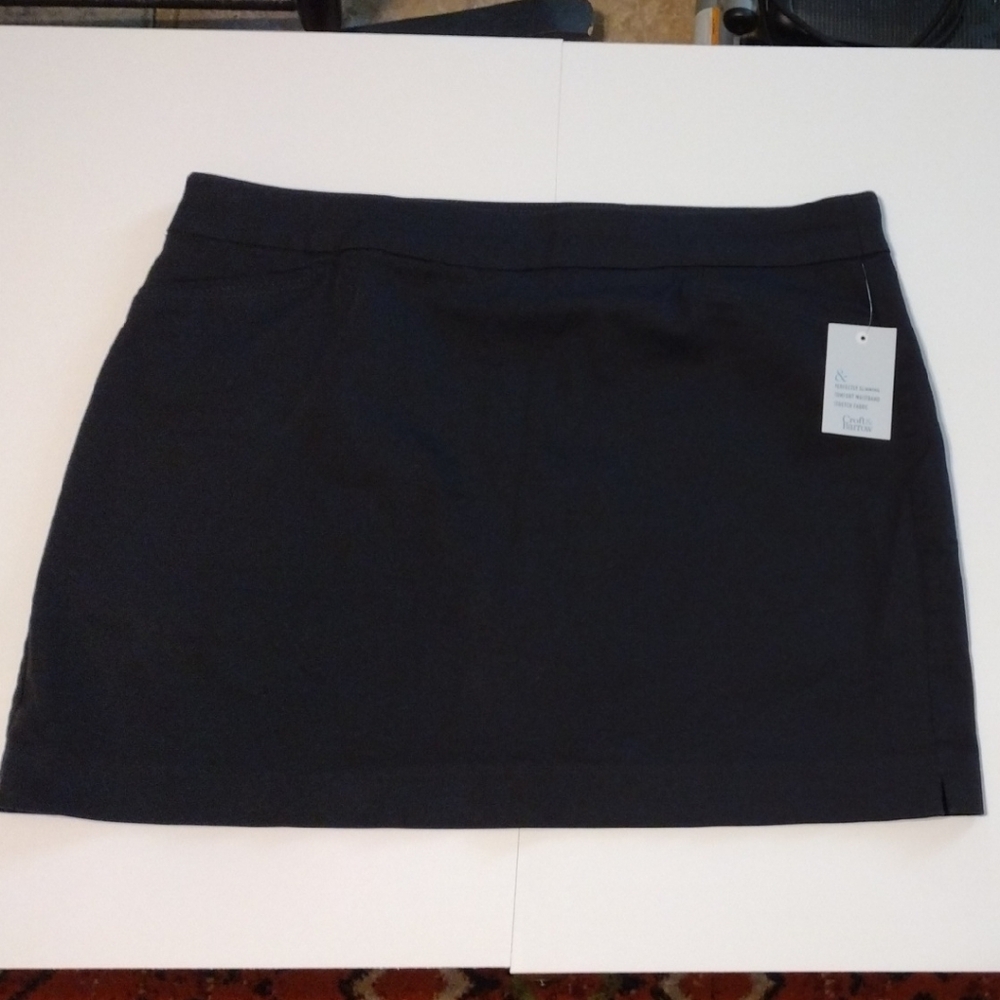Croft & Barrow Elegant Navy Skort Size 20 Regular.  Nice Material. NWT Stretchy